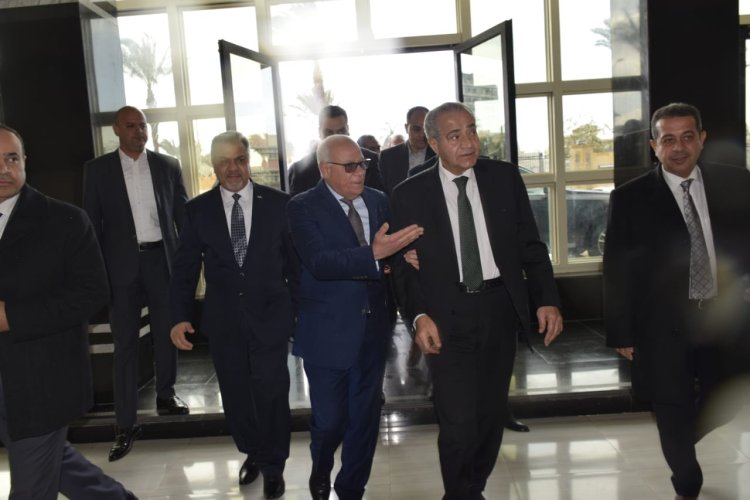 محافظ بورسعيد يستقبل وزير التموين لتفقد عدد من الصوامع و المشروعات الصناعية