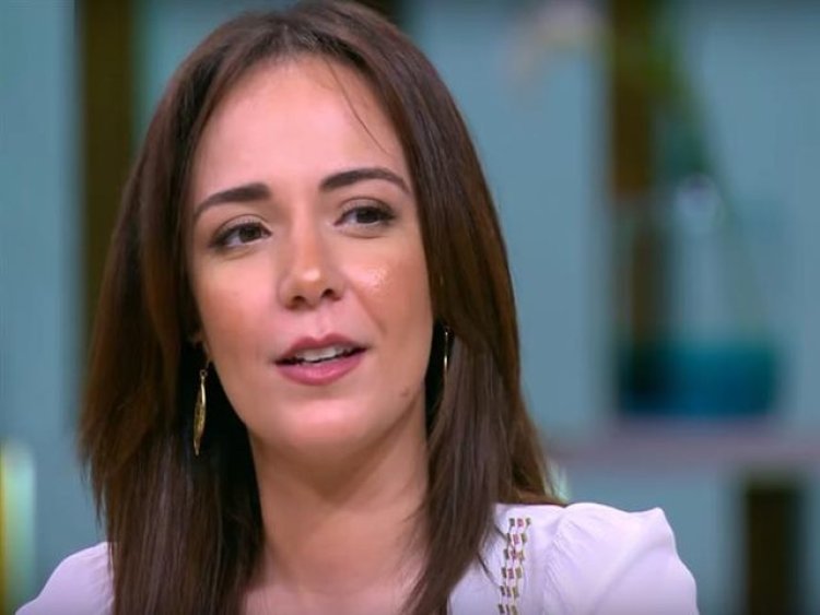 سارة درزاوي تعلق على أزمة صناعة الدراما: يعني هي الأزمة طلعت في الأجور والبريك وطلبات الممثلين؟!