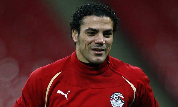 بعد ضبطه بمطار القاهرة لقضايا مع طليقته.. شقيق عمرو زكي يعلن انتهاء أزمته بعد حجزه في المطار