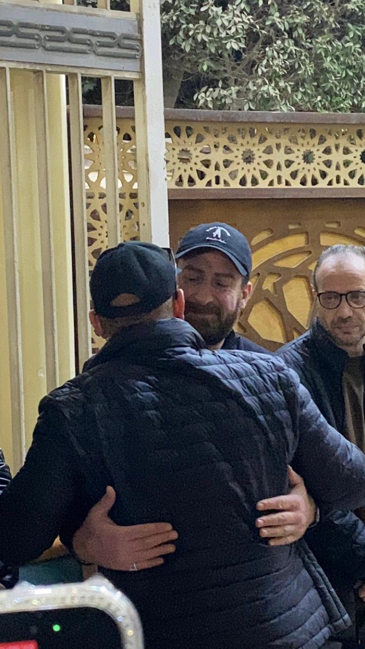 نجوم الفن يدعمون نضال الشافعي في عزاء والدته بمسجد الحامدية الشاذلية