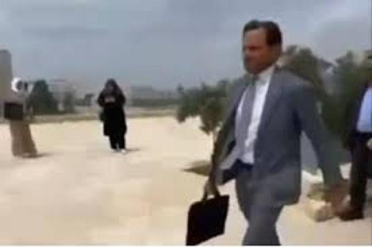 هجومٌ بالأحذية وتحطيم سيارته.. تفاصيل طرد سفير ألمانيا من جامعة بـ«الضفة الغربية»