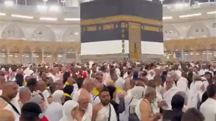 من أمام الكعبة.. منة شلبي تشارك لحظات روحانية بعد إتمام مناسك الحج