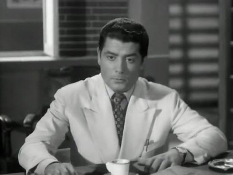 من فتى الشاشة إلى عاشق القرآن.. رحلة شكري سرحان بين أضواء البلاتوه ووقار الاعتزال