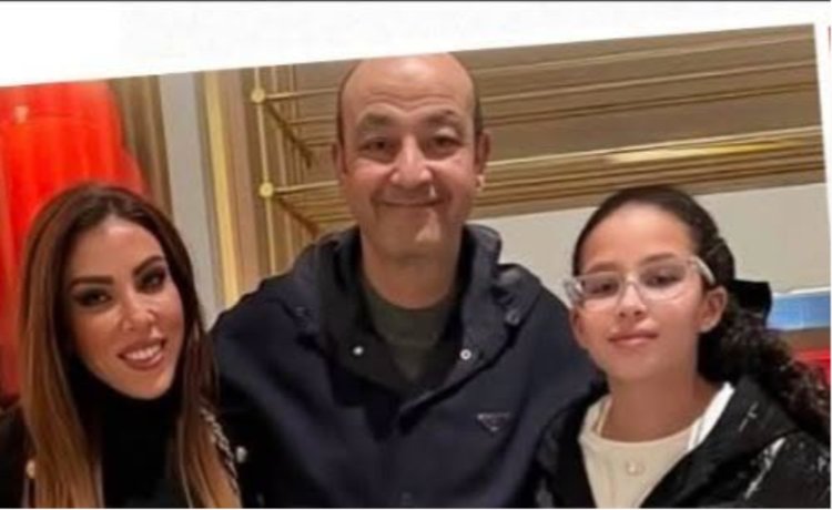 أم بنته.. وفاة والد رشا عزت الزوجة الثالثة  للإعلامي عمرو أديب