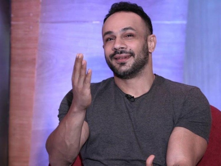 محمد عطية يكشف عن تفاصيل تعرضه للضرب من حبيبته السابقة