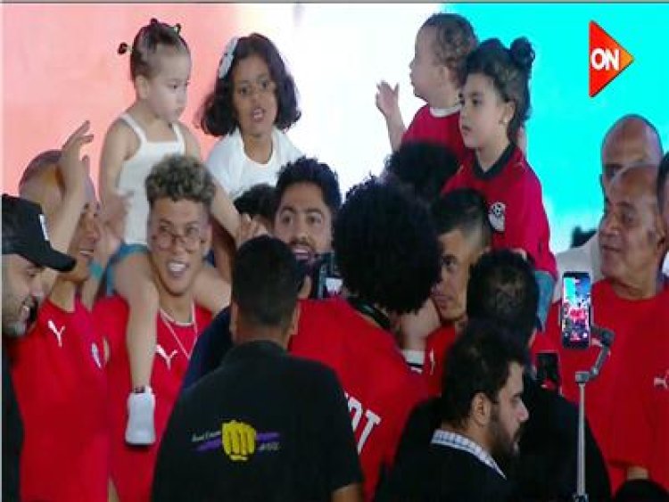 بحضور أسرهم.. نجوم المنتخب يشاركون في احتفالية استاد القاهرة بإنجاز كأس العالم 2026