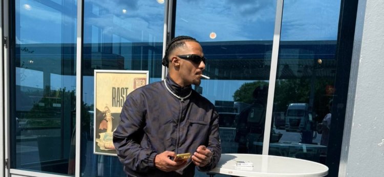 بجملة مثيرة للجدل.. محمد رمضان «يشعل» منصات التواصل بصورة «السيجارة»