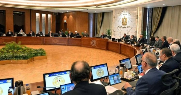 «الحكومة» تعلن بدء إجراءات توفير مخزون إستراتيجي من السلع الأساسية لضبط الأسواق
