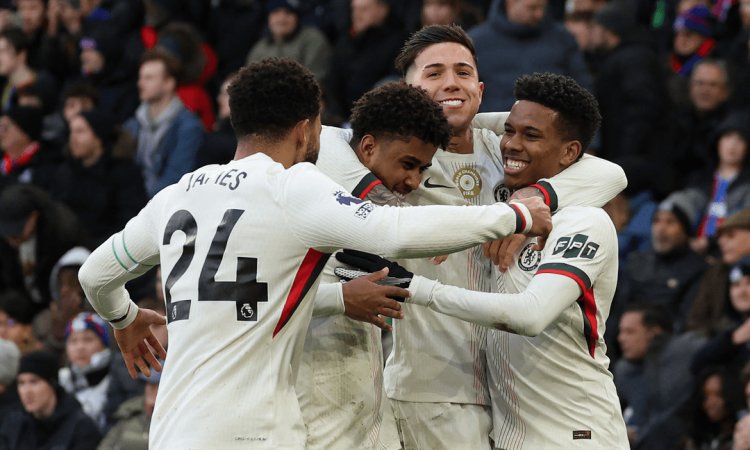 تشيلسي يفوز على كريستال بالاس بثلاثية في الدوري الإنجليزي