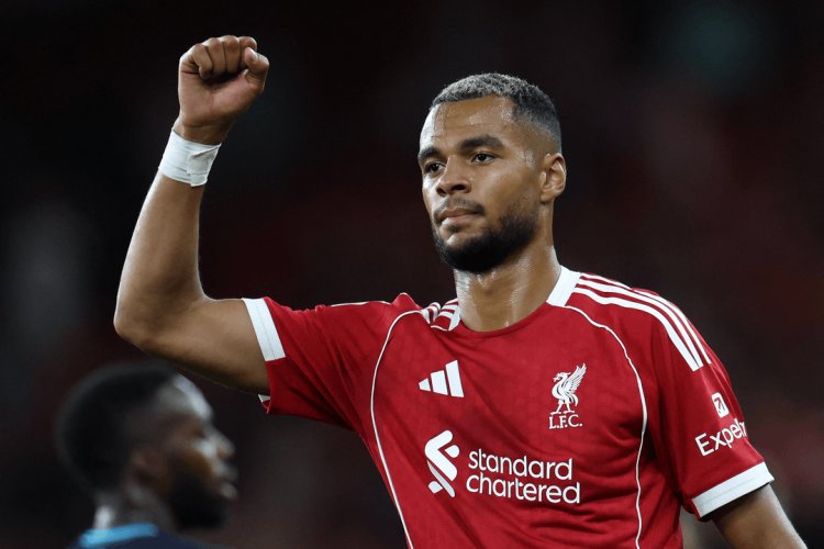 ليفربول يعلن تجديد عقد لاعبه كودي خاكبو