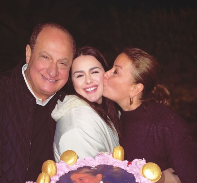 زوجة هاني مهنا لـ" العاصمة ": كان يعاني من بكتيريا بالصدر وغادرنا دار الفؤاد منذ قليل 