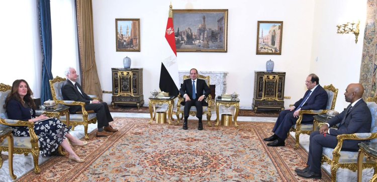 السيسي  يستقبل رئيس وكالة الاستخبارات المركزية الأمريكية