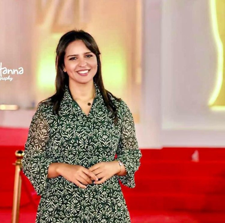 الإعلامية منة راشد تقدم برنامج «الفن في البيت».. غدا الأربعاء