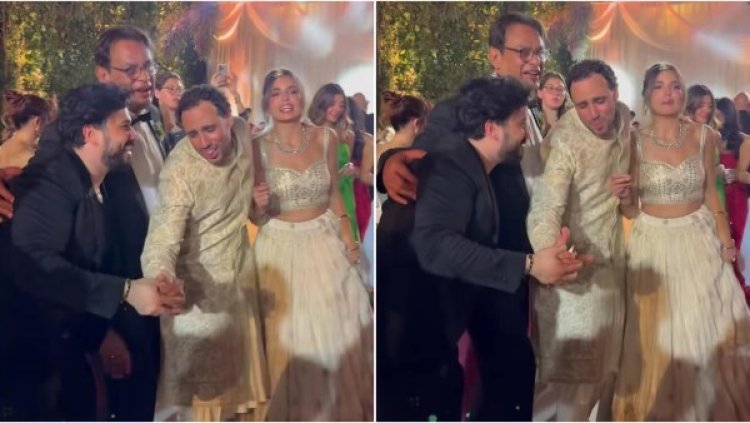 بملابس هندية.. مصطفى حجاج يحيي حفل زفاف رامي عاشور شقيق طليق نيللى كريم