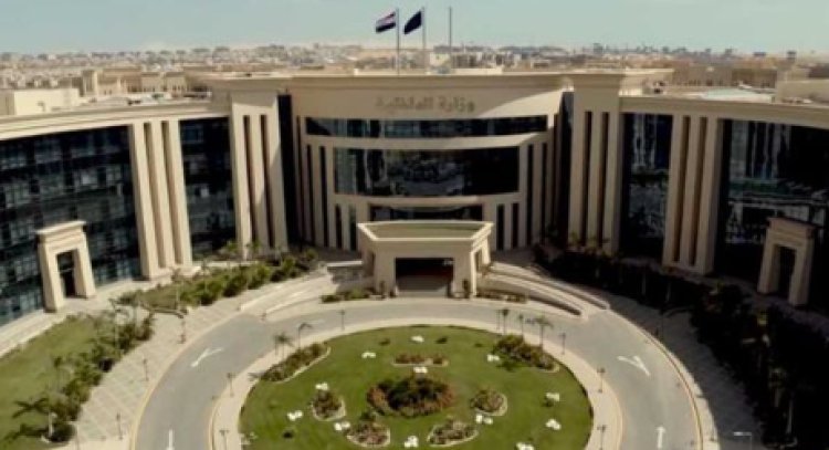 الداخلية  عن ادعاء إحدى الفنانات احتجازها داخل وحدة مرور: " مطلوبة للتنفيذ عليها في أحكام قضائية"