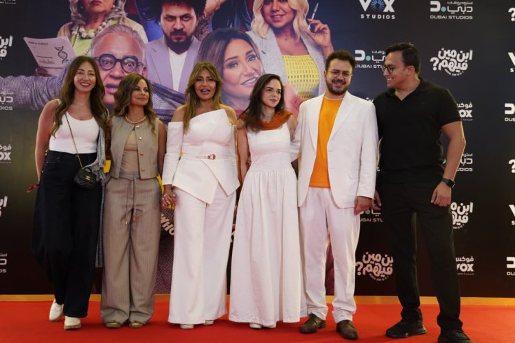 صناع فيلم "ابن مين فيهم" يحتفلون بالعرض الخاص له في إحدى السينمات بأكتوبر