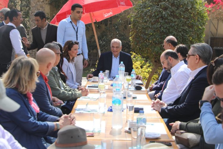 محافظ الجيزة يلتقي بوفد سفراء دول أمريكا اللاتينية لزيارة المزارات السياحية
