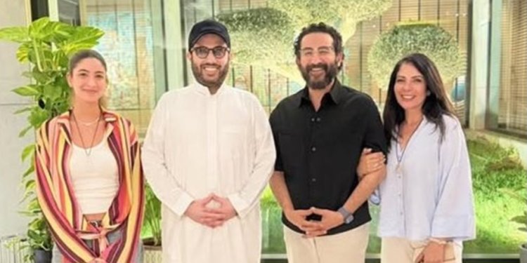 المستشار تركي آل الشيخ يوثق زيارته الخاصة لمنزل أحمد حلمي ومنى زكي