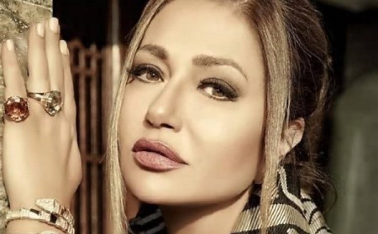 أنباء عن التحقيق مع ليلى علوي بسبب مشادة مع صحفي