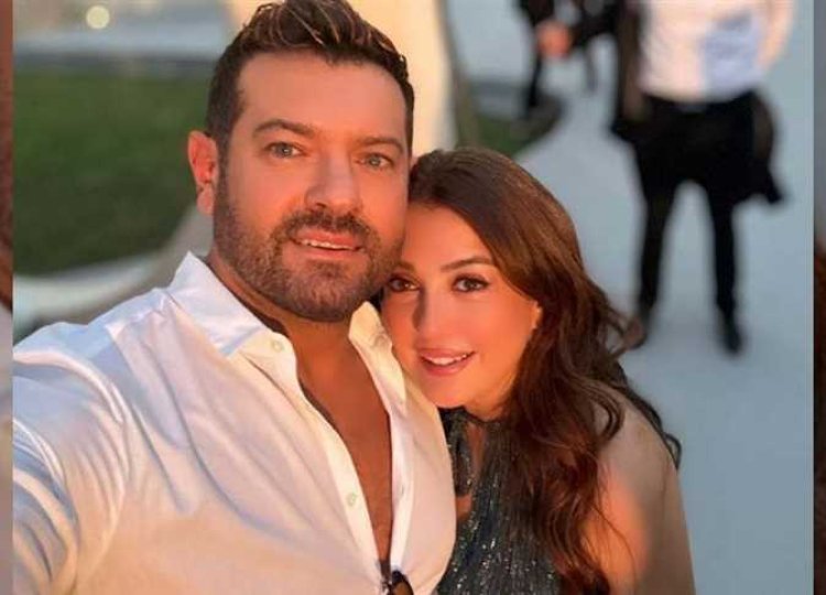 عمرو يوسف يتغزل في إطلالة زوجته كندة علوش بمهرجان الجونة: ياريتني كنت معاهم