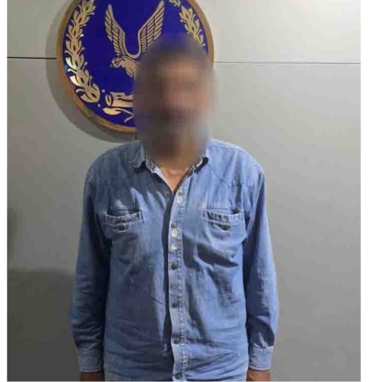 "رجع البيت متأخر ".. القبض على المتهم بتعرية نجله وإيثاقه من يديه بشرفة شقة بالإسكندرية
