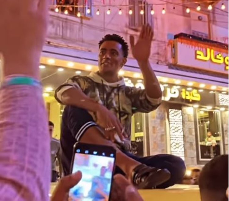 "قفلوا عليه المحل".. ازدحام جماهيري شديد حول محمد رمضان في شبرا