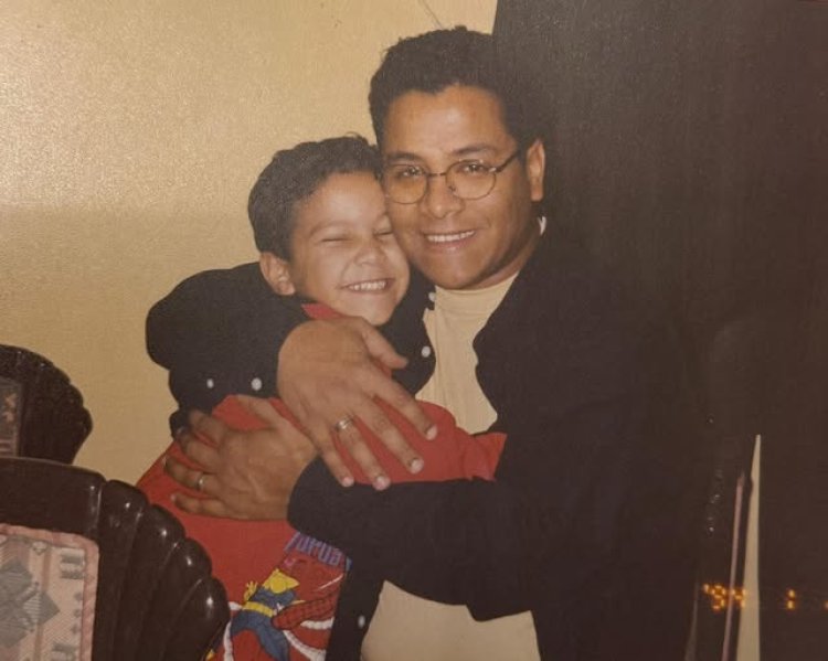 أحمد عبدالحميد يحيي ذكرى الأربعين لوفاة والده الماكيير محمد عبدالحميد