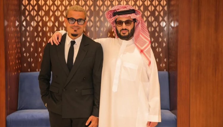 المستشار تركي آل الشيخ  يعود لكتابة الأغاني مع الهضبة عمرو دياب في ألبومه الجديد