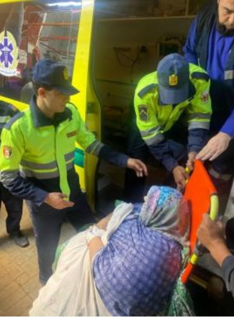 أمن القاهرة ينقل سيدة غير قادرة على الحركة للمستشفى بالشرابية