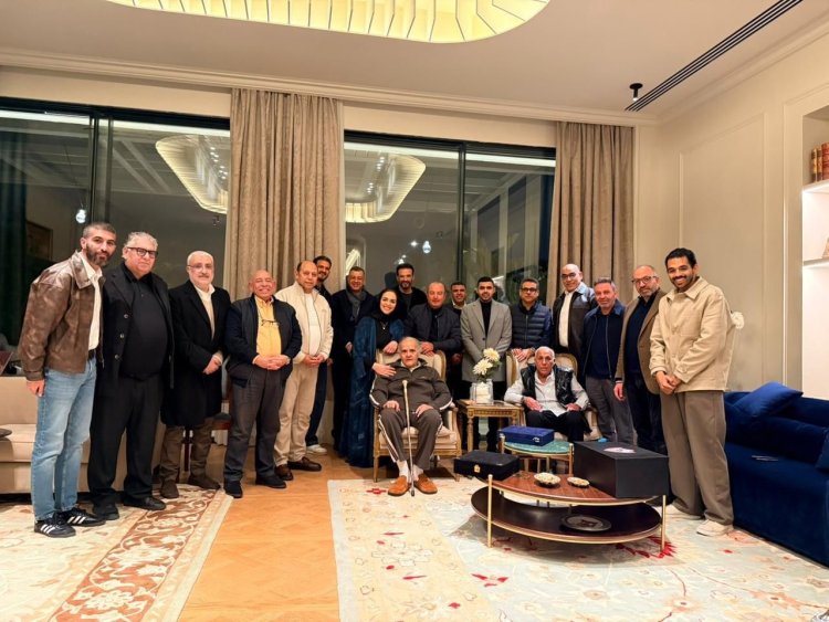 بعد الرئاسة الشرفية.. مجلس الزمالك يزور ممدوح عباس في منزله