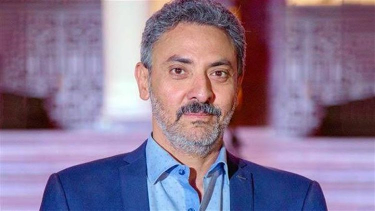 بصورة من كواليس "بطل العالم".. فتحي عبد الوهاب يمازح الجمهور