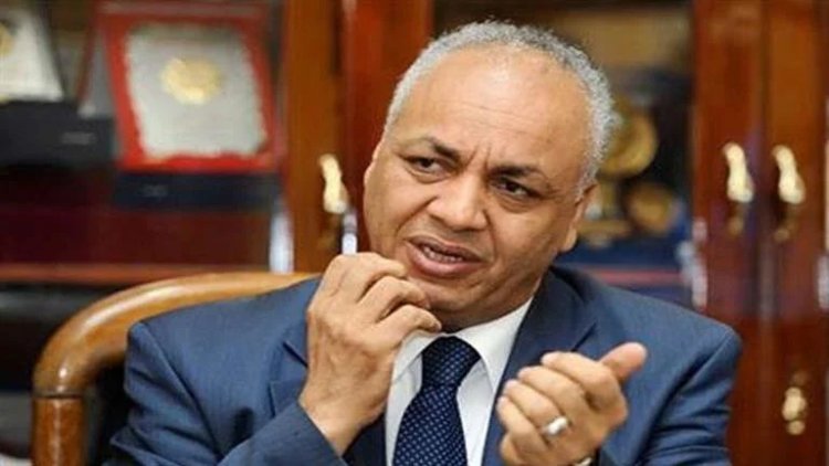 مصطفى بكري عن الرئيس السيسي: عاش وسطنا واتربى في منطقة شعبية.. ولو طلبتوا عينيا أديهالكم