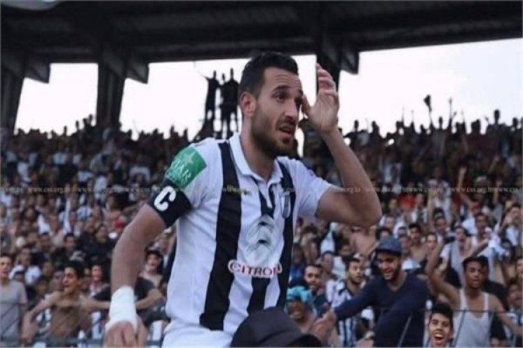 على أنغام "أم كلثوم".. الصفاقسي يقدم لاعبه الجديد "علي معلول"