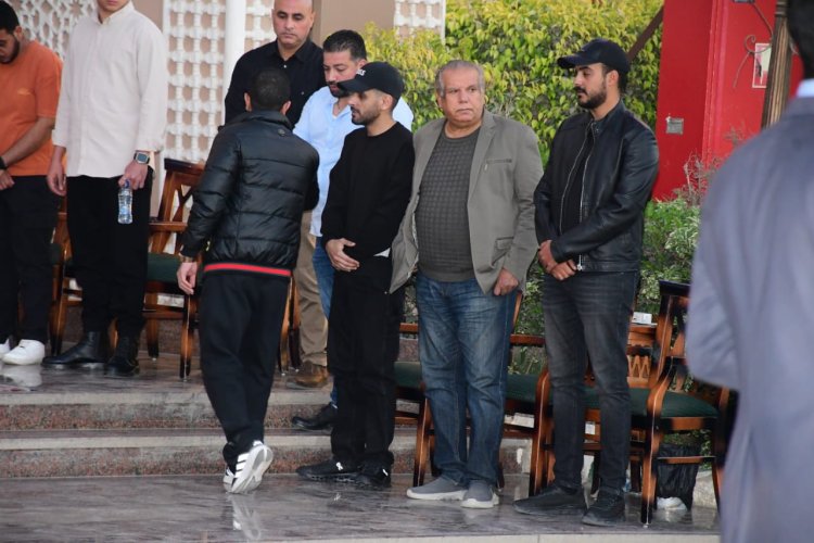 الصور الأولى من عزاء الراحل سليمان عيد.. وحمدي الميرغني وعلاء مرسي أول الحاضرين