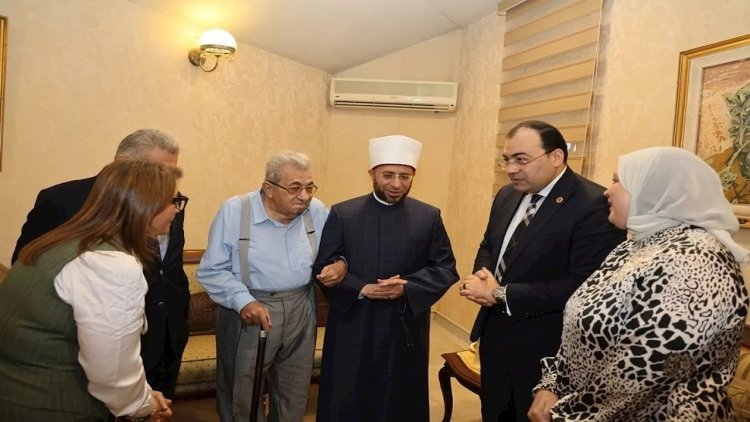 وزير الأوقاف يلتقي الفنان فاروق فلوكس في دار الأوبرا