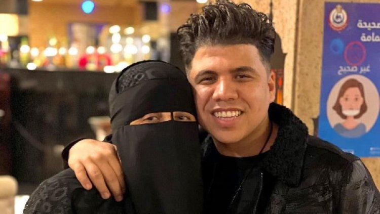 عمر كمال يطلب الدعاء لوالدته قبل دخولها العمليات