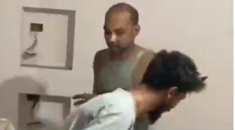فحص فيديو احتجاز البلوجر علاء الساحر لشاب وتعذيبه