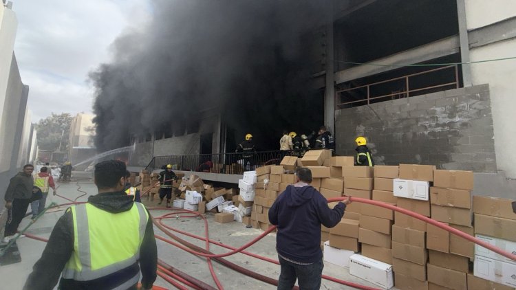 حريق هائل بمصنع ملابس في 6 أكتوبر والحماية المدنية تحاصر الأدخنة