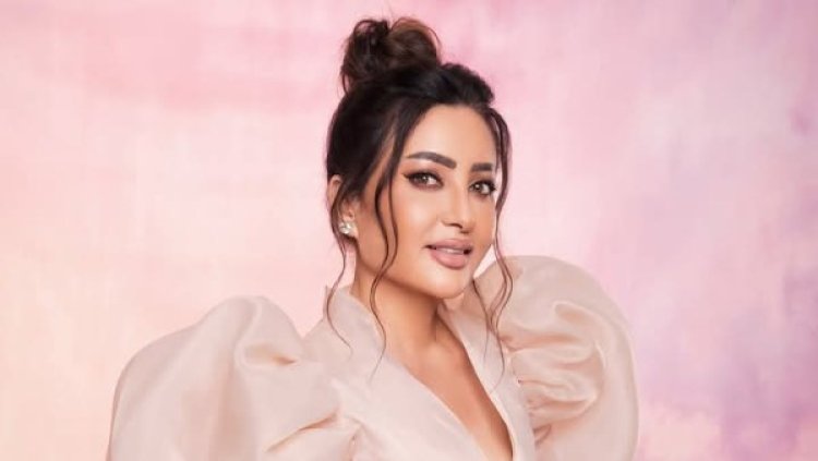 الفنانة لطيفة تعلن وفاة شقيقها