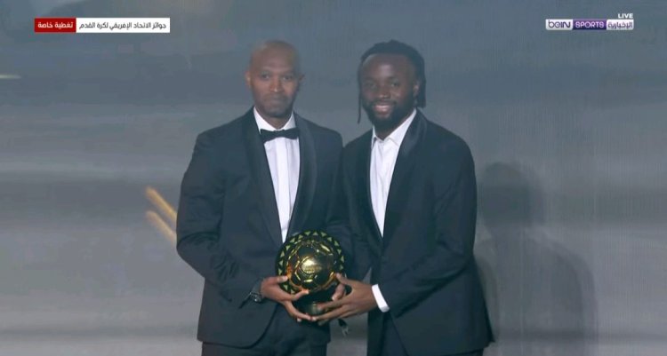 فيستون ماييلي يفوز بجائزة أفضل لاعب محلي في إفريقيا 2025