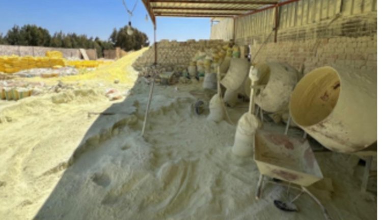 ضبط 940 طن أسمدة ومخصبات زراعية مغشوشة داخل مصنع بالبحيرة