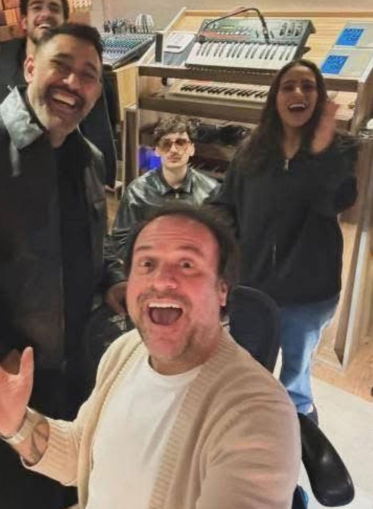 عمرو مصطفى يقدم أغنية جديدة لـ«جنا عمرو دياب» مطلع العام الجديد