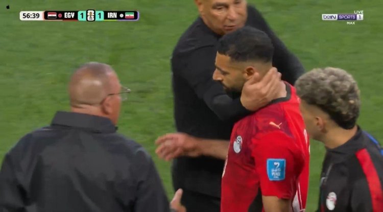 صلاح يخرج مصابا أمام إيران وزيزو يشارك بديلا