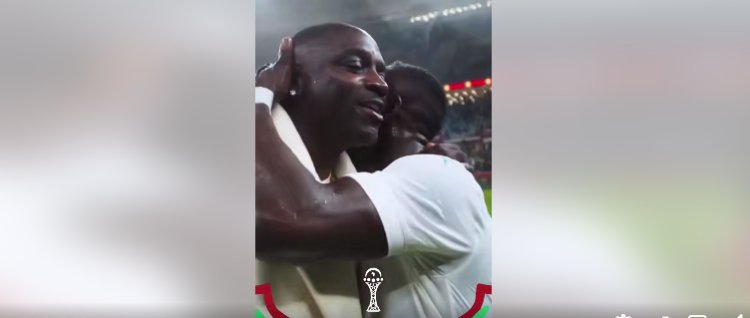 ساديو ماني والفنان السنغالي الأمريكي Akon في لقاء ودي بعد تأهل السنغال لنصف نهائي أمم إفريقيا