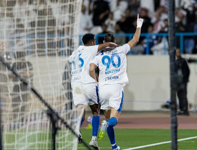 بنزيما يحرز هاتريك في ظهوره الأول مع الهلال بالدوري السعودي