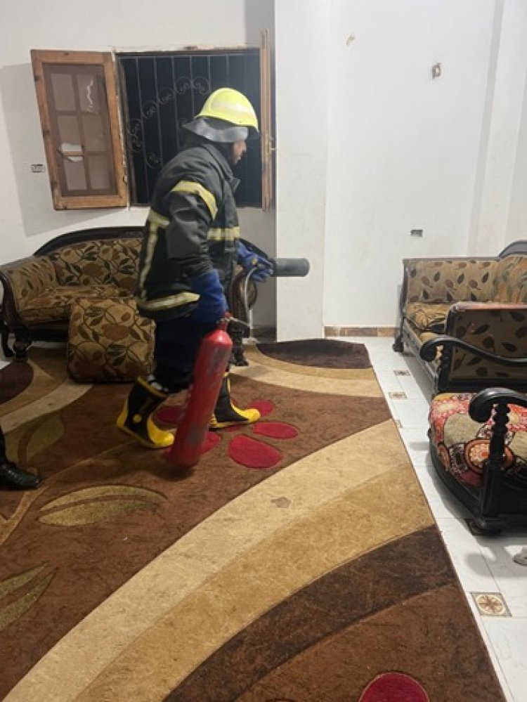 الحماية المدنية تسيطر على ثعبان تسلل لأحد الشقق السكنية بالمنوفية 
