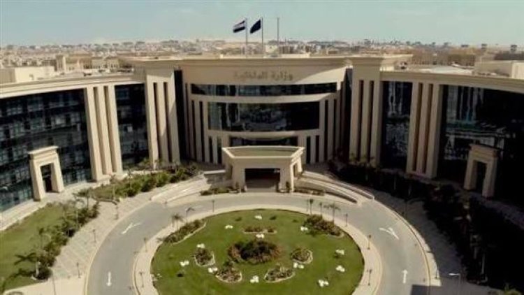 مصدر أمنى يوضح حقيقة تغريم سائقى التوصيل بسبب الإعلانات على المركبات