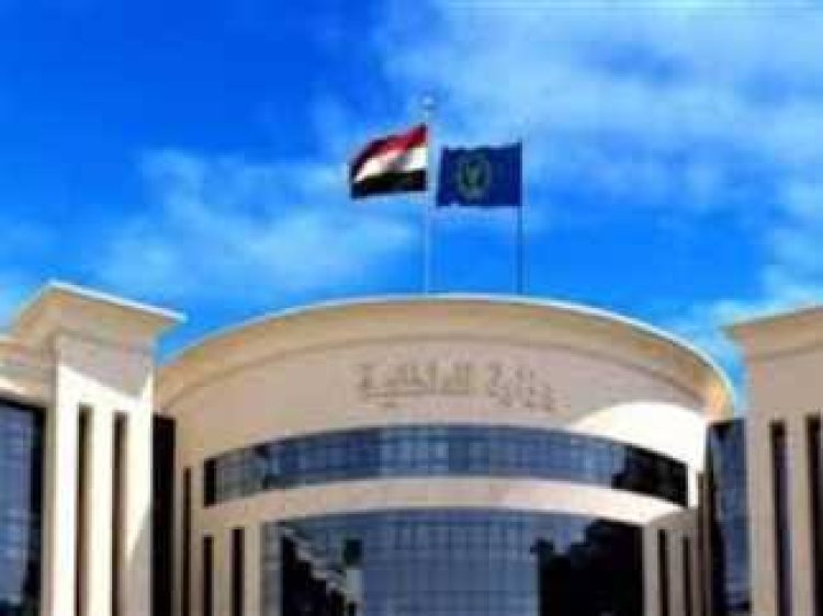 كشف حقيقة مقطع فيديو لشخص صيني يزعم طلب رجل شرطة أموال منه بمطار القاهرة