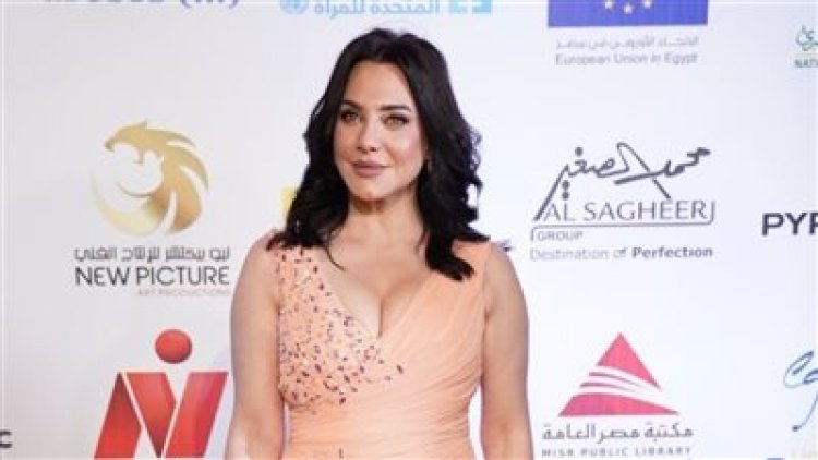 سلاف فواخرجي توضح مدى تعلقها بوالدتها وتعلمها منها 