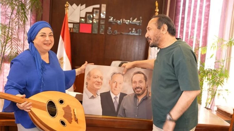 علي الحجار يهدي متحف أكاديمية الفنون للموسيقى مقتنيات من أرشيفه الخاص